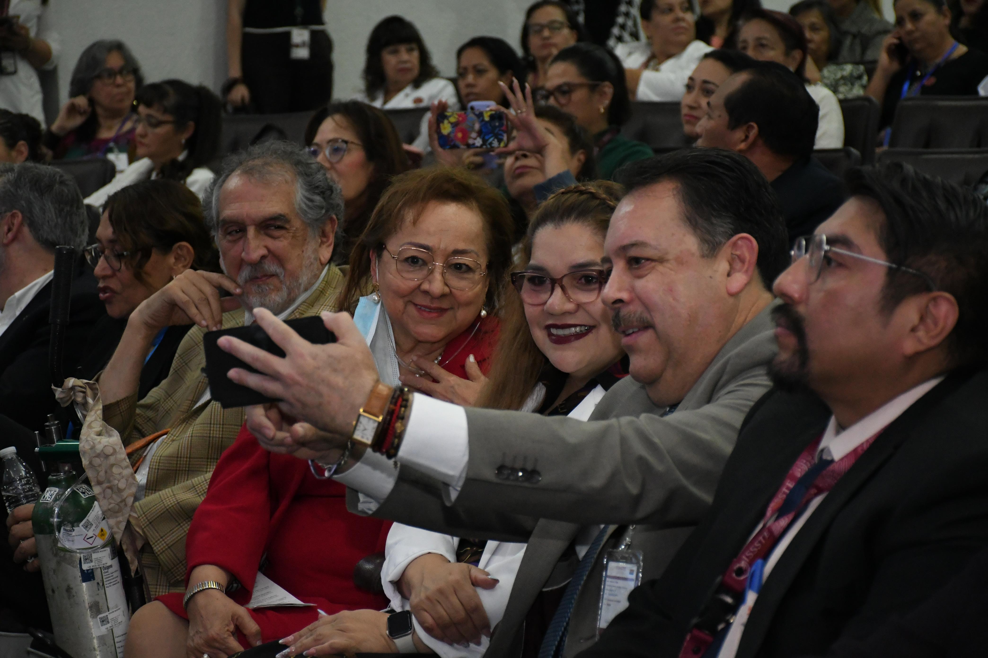  Conmemoracion del Dia del Trabajo Social  en el CMN "20 de Noviembre